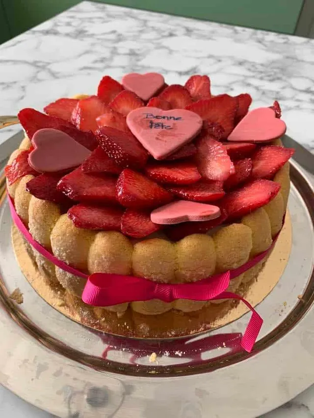 CHARLOTTE AUX FRAISES
