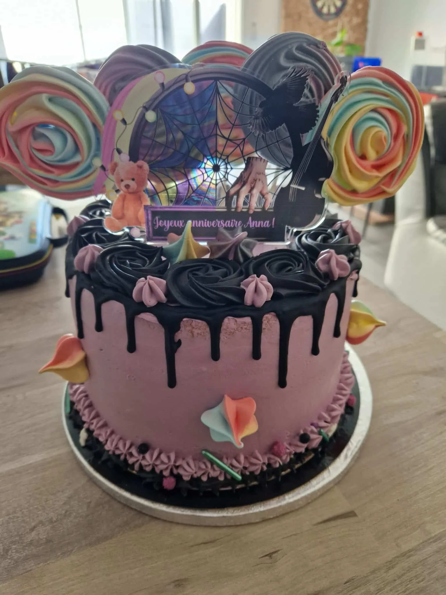 Layer Cake vanille/fraise sur le thème Mercredi