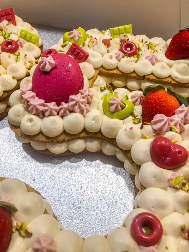 Number cake pistache fraise