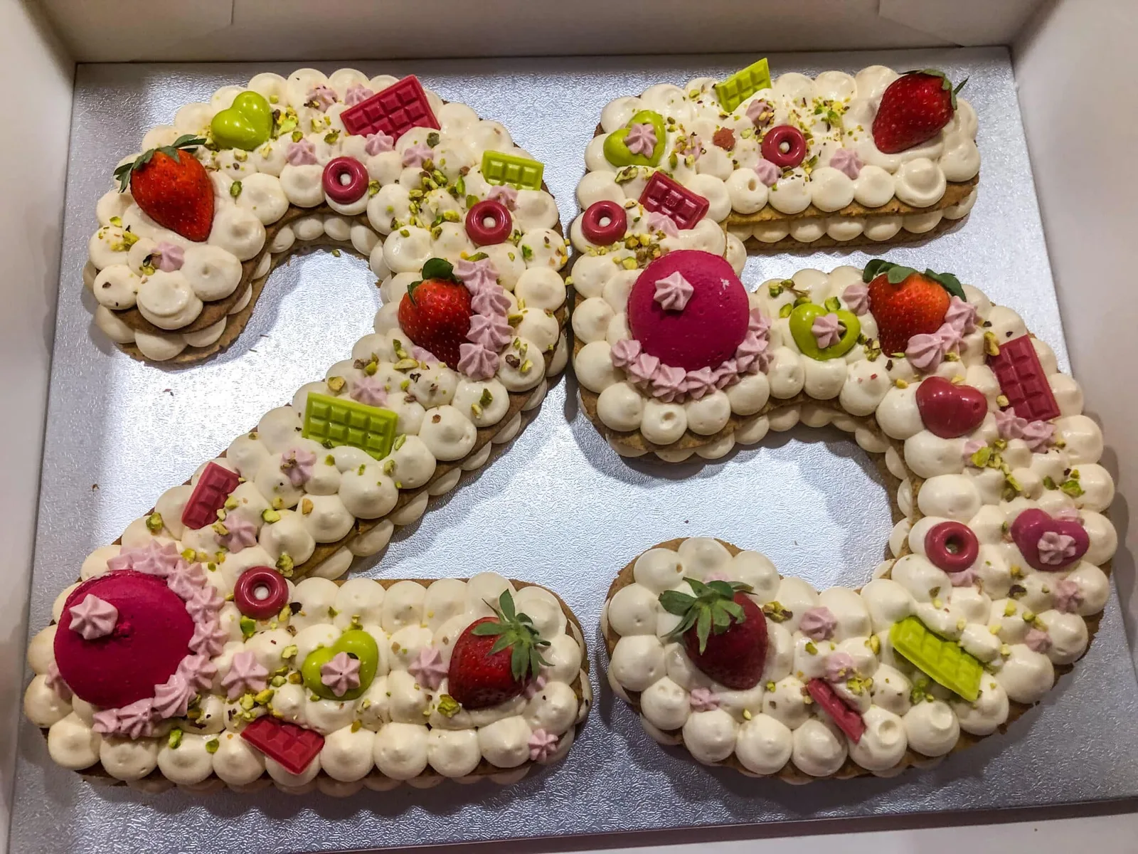 Number cake pistache fraise