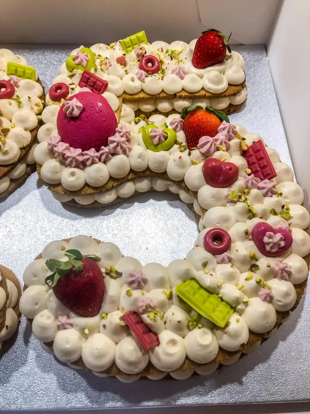 Number cake pistache fraise