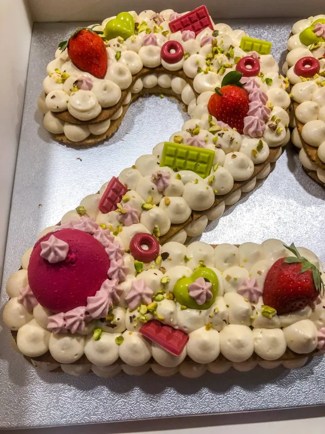 Number cake pistache fraise