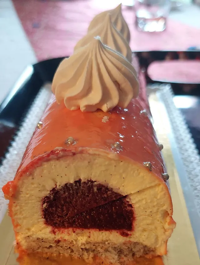 BÛCHE VANILLE FRUITS ROUGES