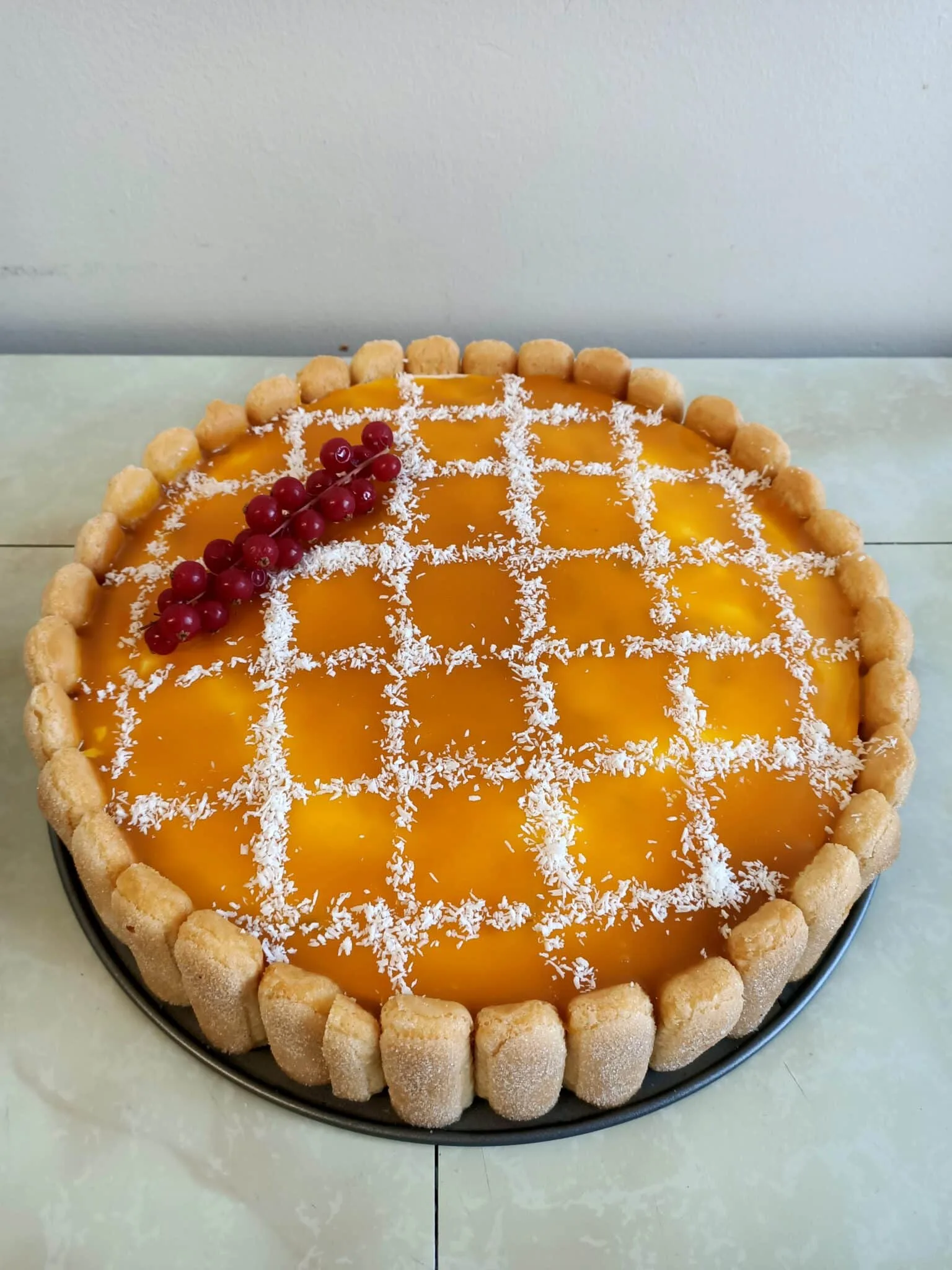 Charlotte a la mangue et mousse mangue