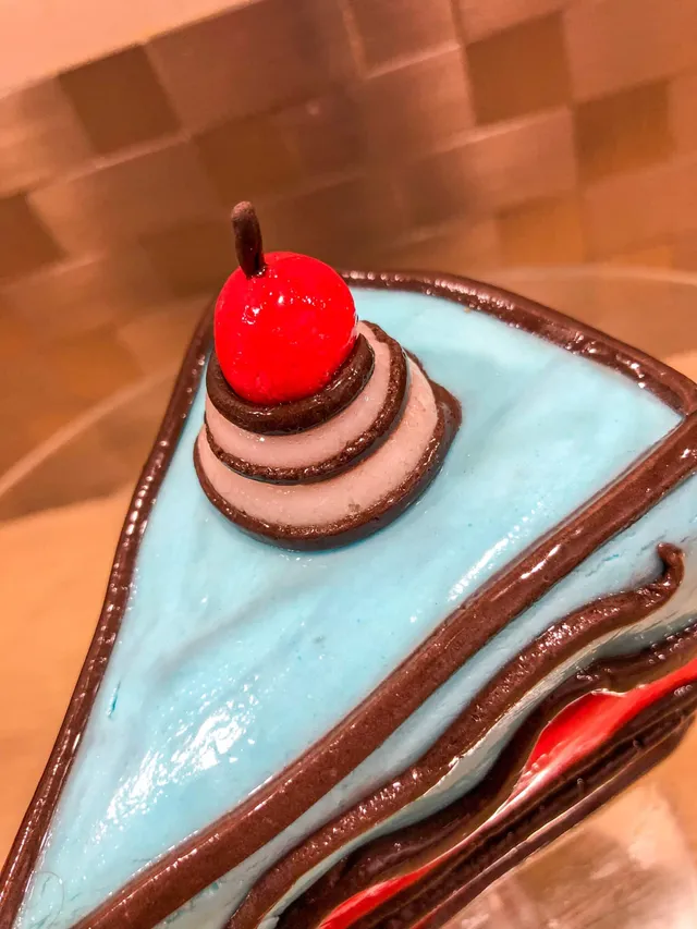 Une part de cartoon cake