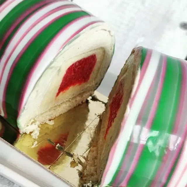 Bûche framboise /pêche/pistache