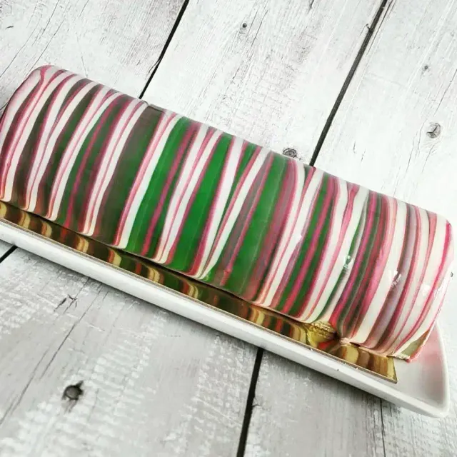 Bûche framboise /pêche/pistache