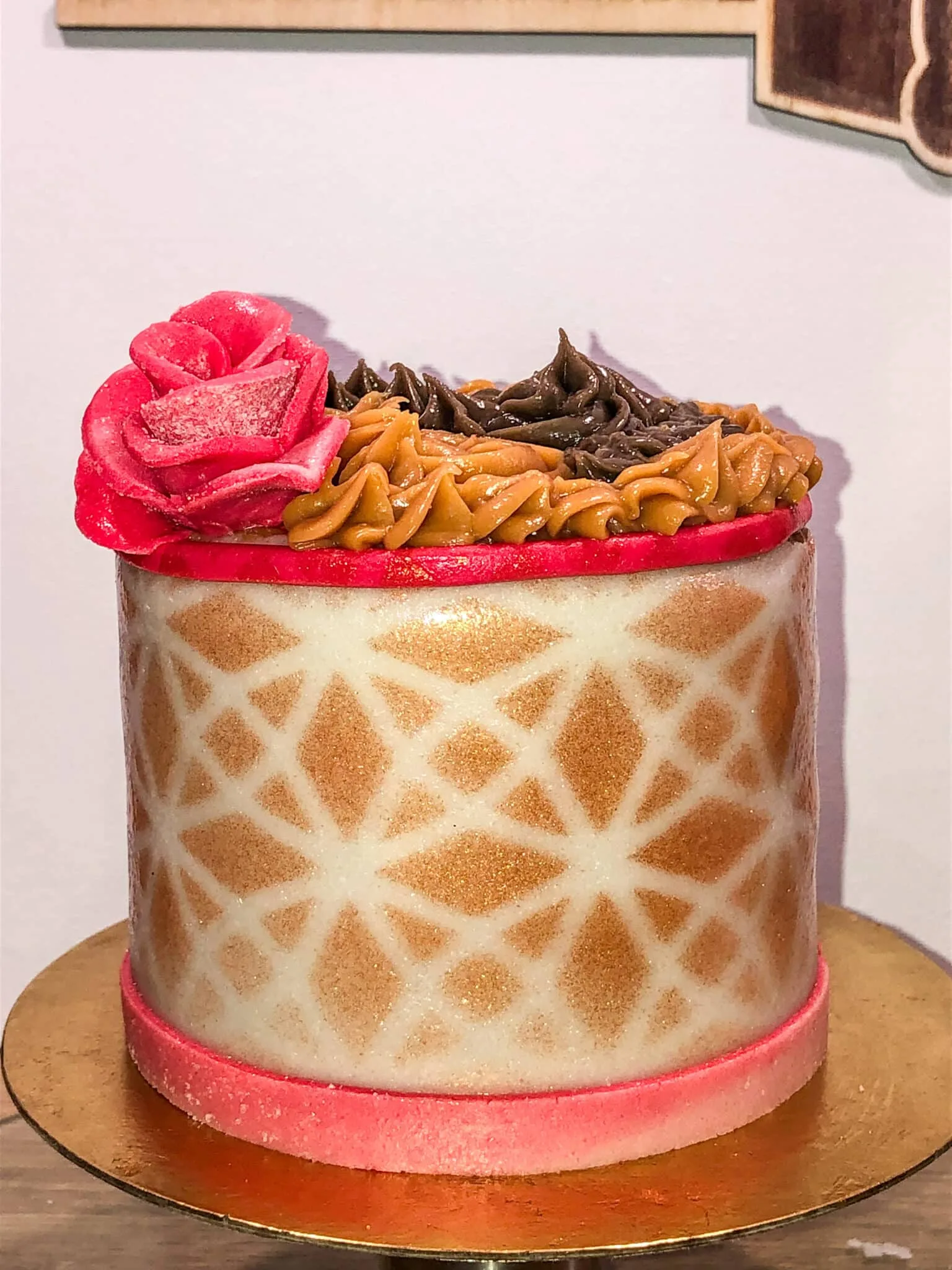 Cake design caramel