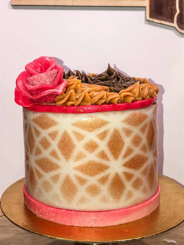 Cake design caramel