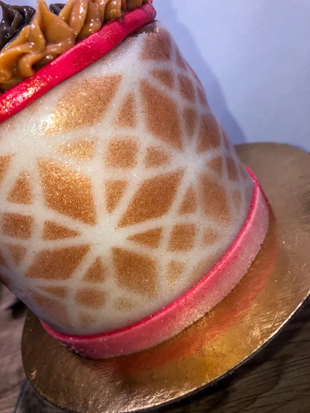 Cake design caramel