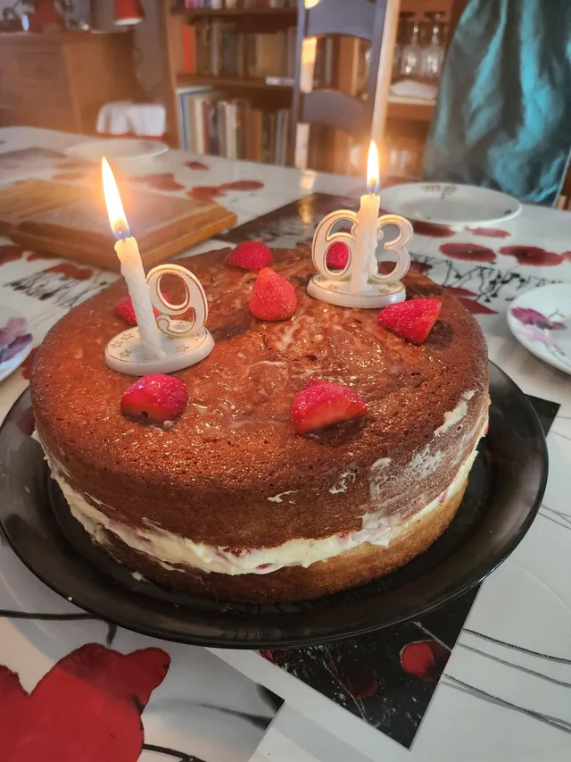Gâteau à la crème fraîche fourrée au diplomate