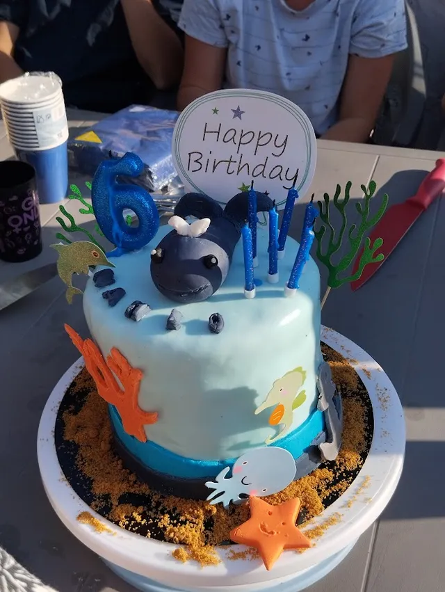 cake design thème baleine et mer