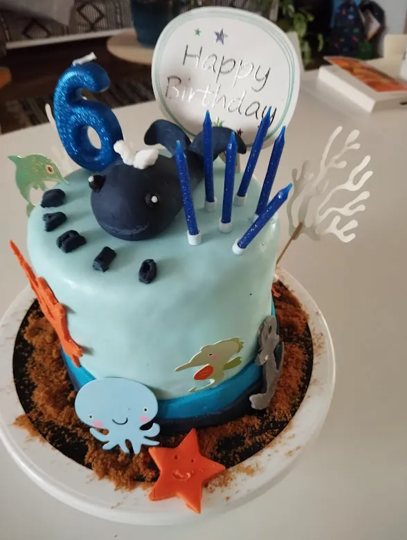cake design thème baleine et mer