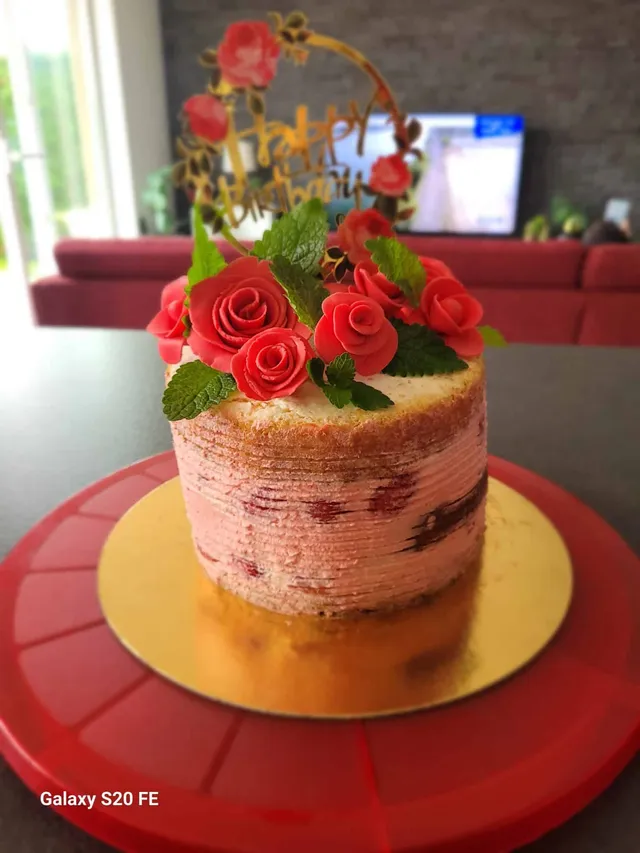 Naked cake fruits rouge