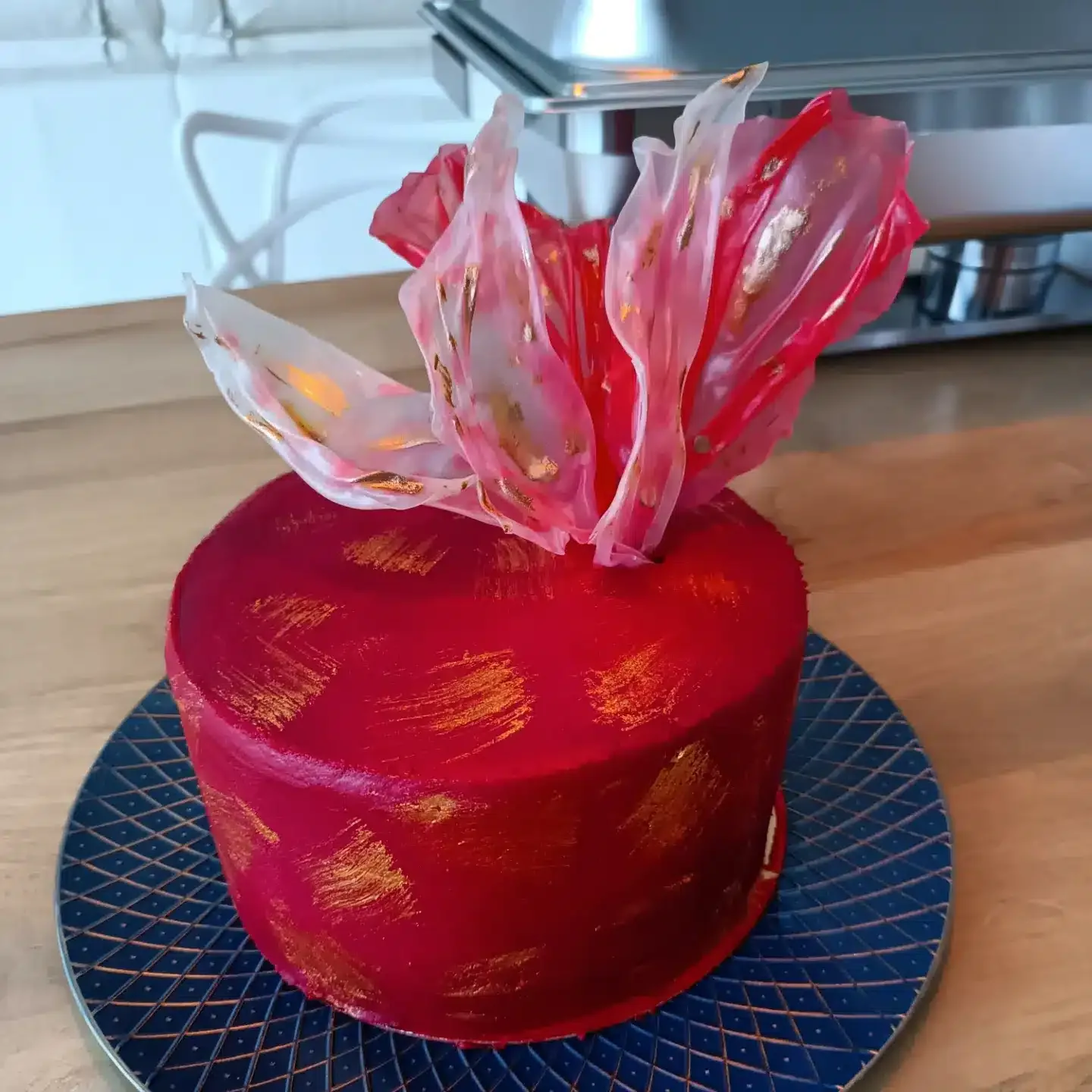 Gâteau rouge et or