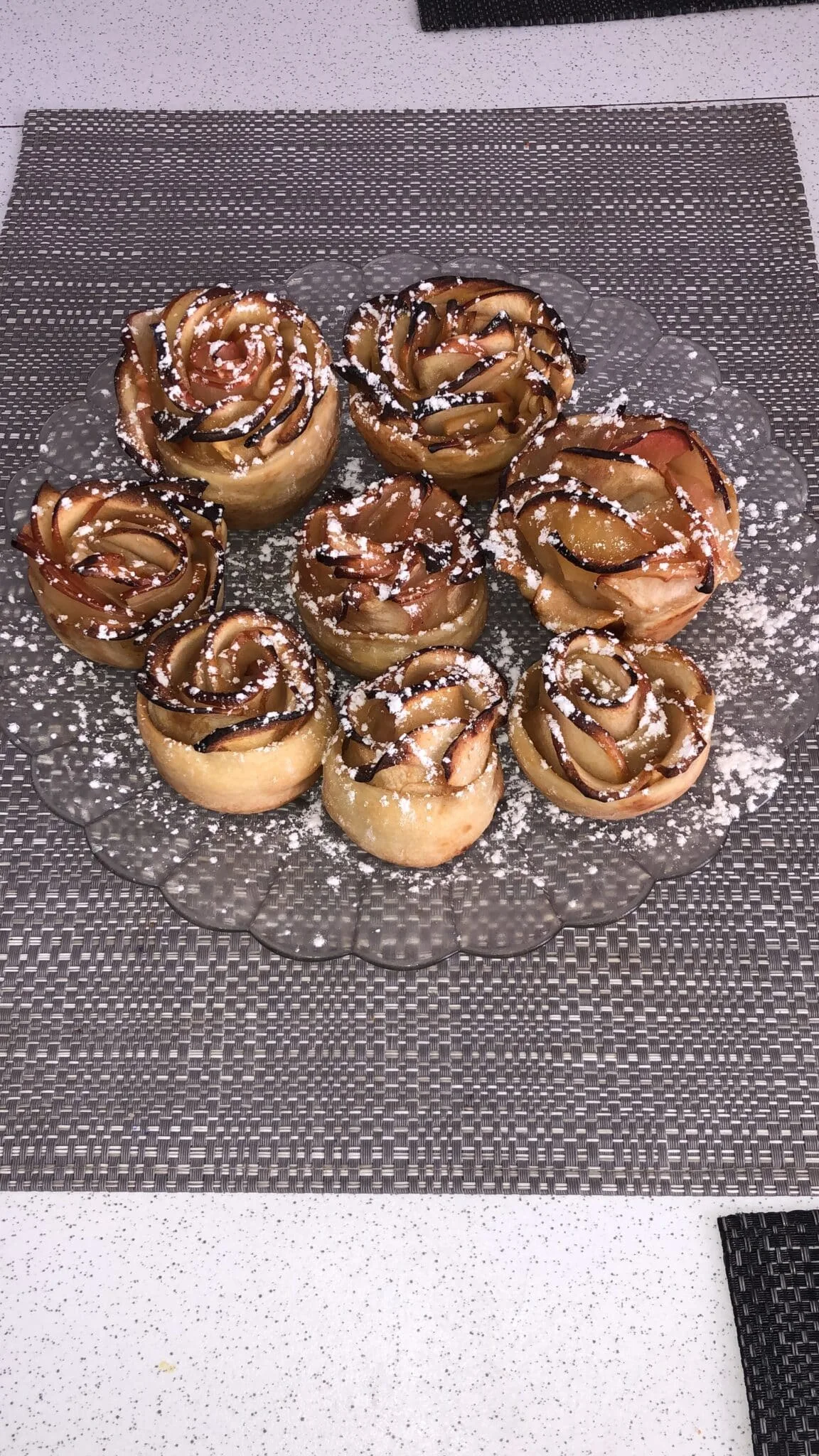 Rose pomme