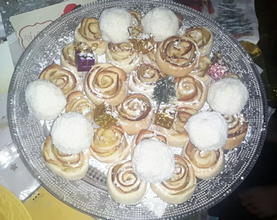 Roses des pommes et boules de coco