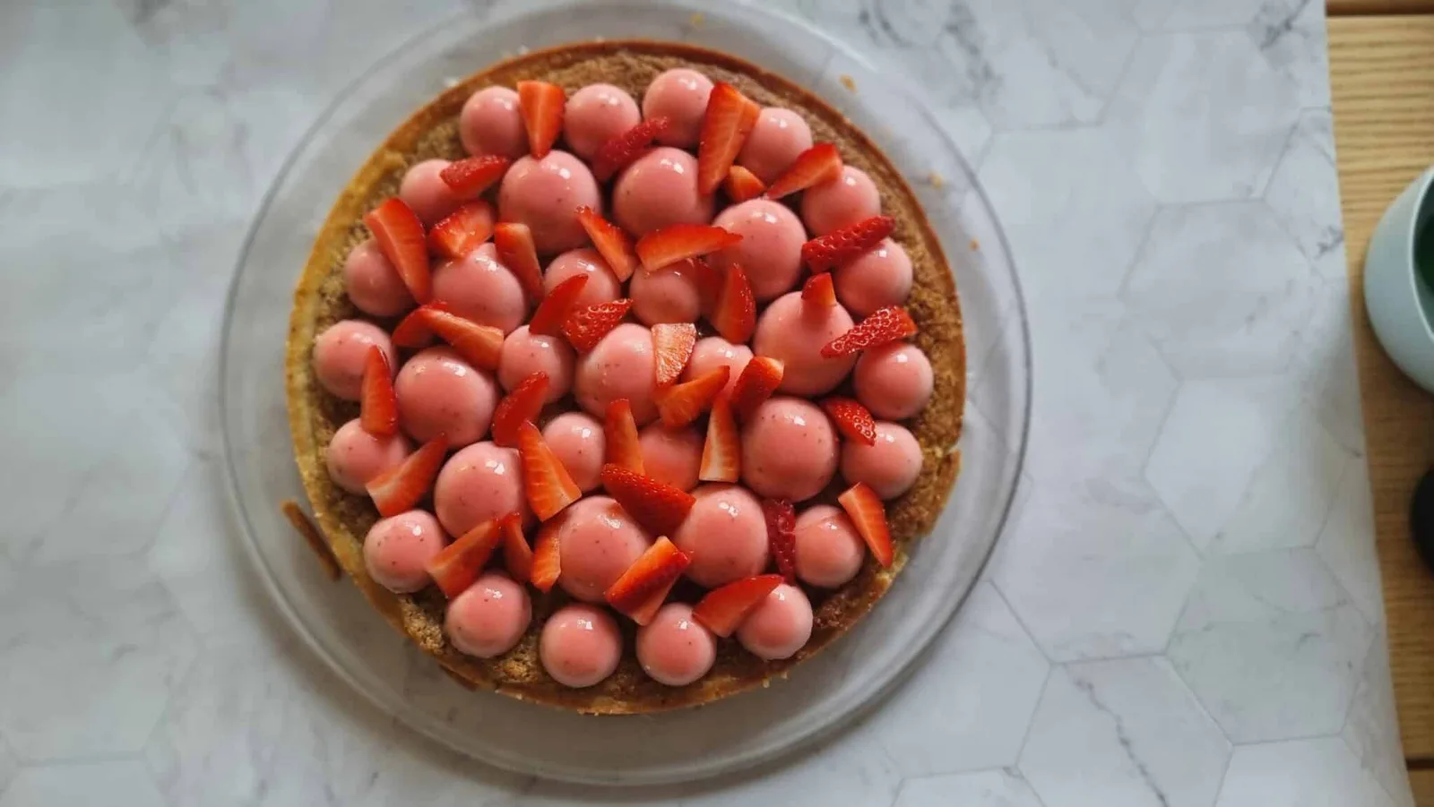 Biscuit noisette et mousse à la fraise