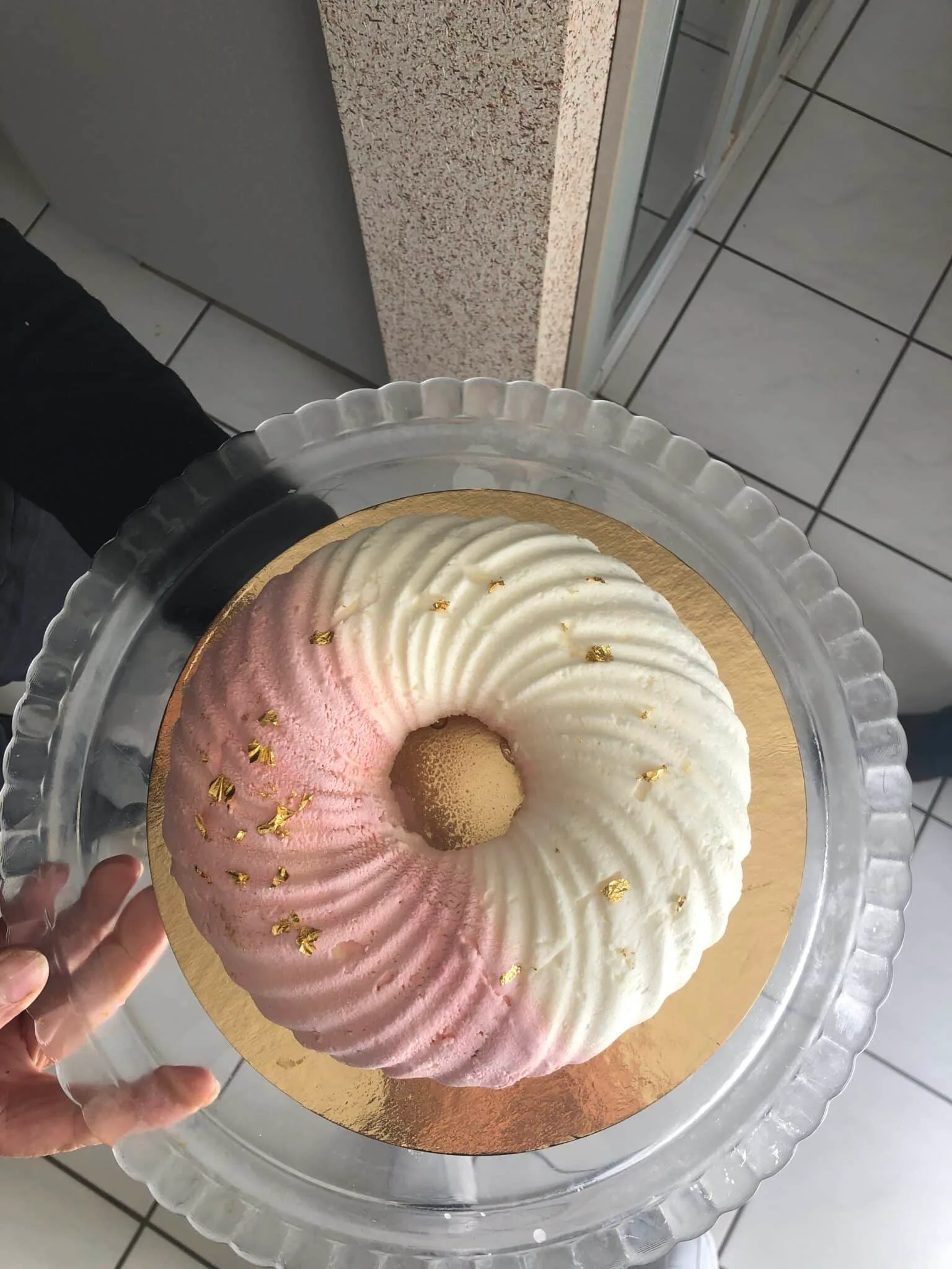 Entremet mousse au citron insert fraise et biscuit cuiller