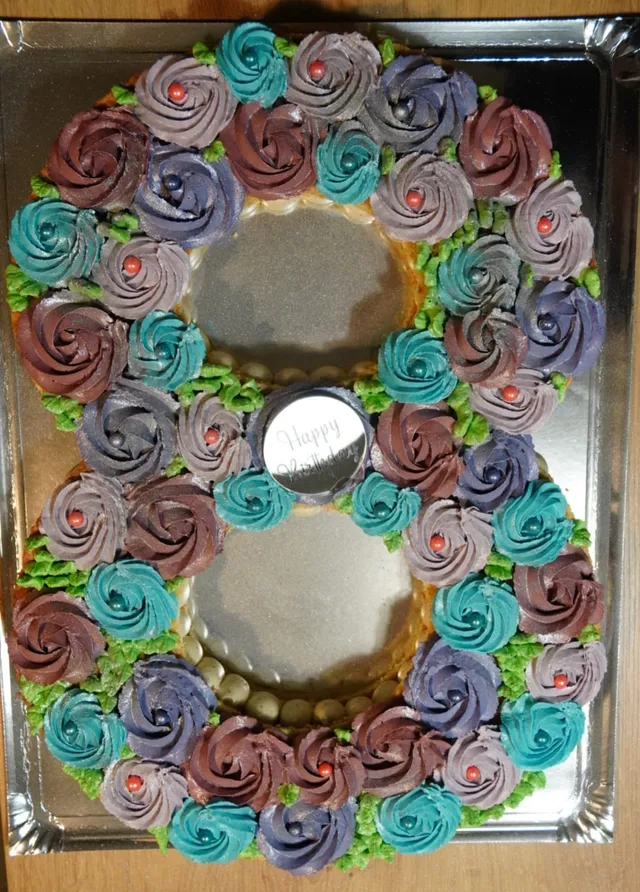 Number Cake 18 flowers