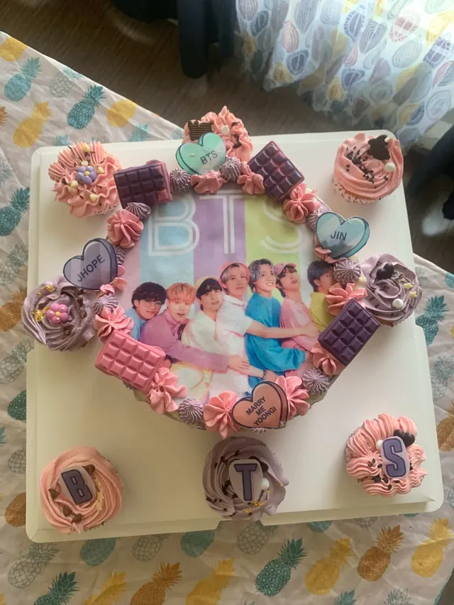 Layer cake thème BTS