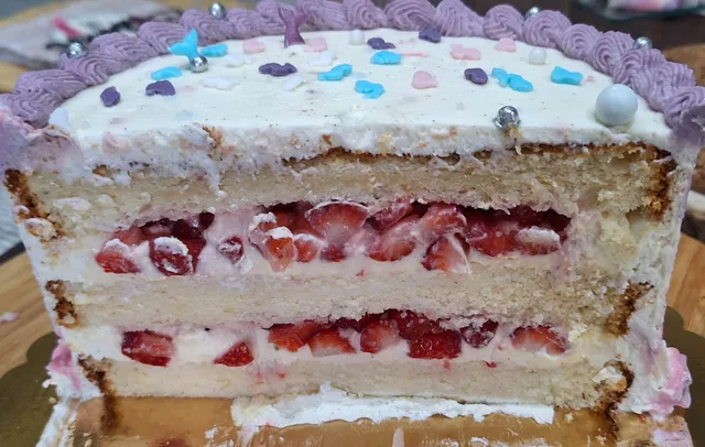 Layer cake vanille fraise
