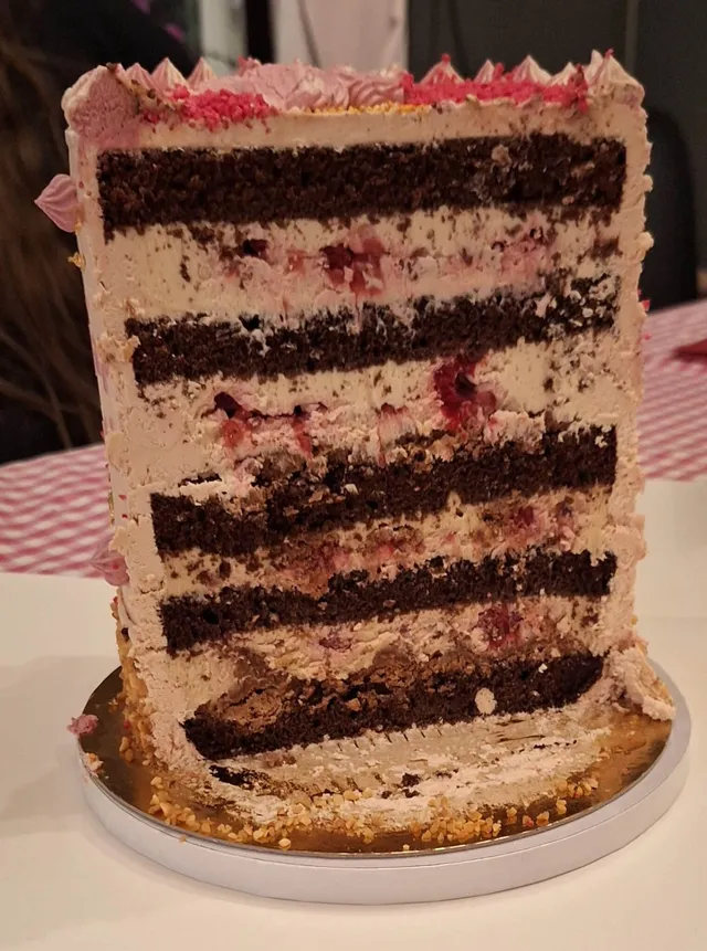 Layer cake praliné