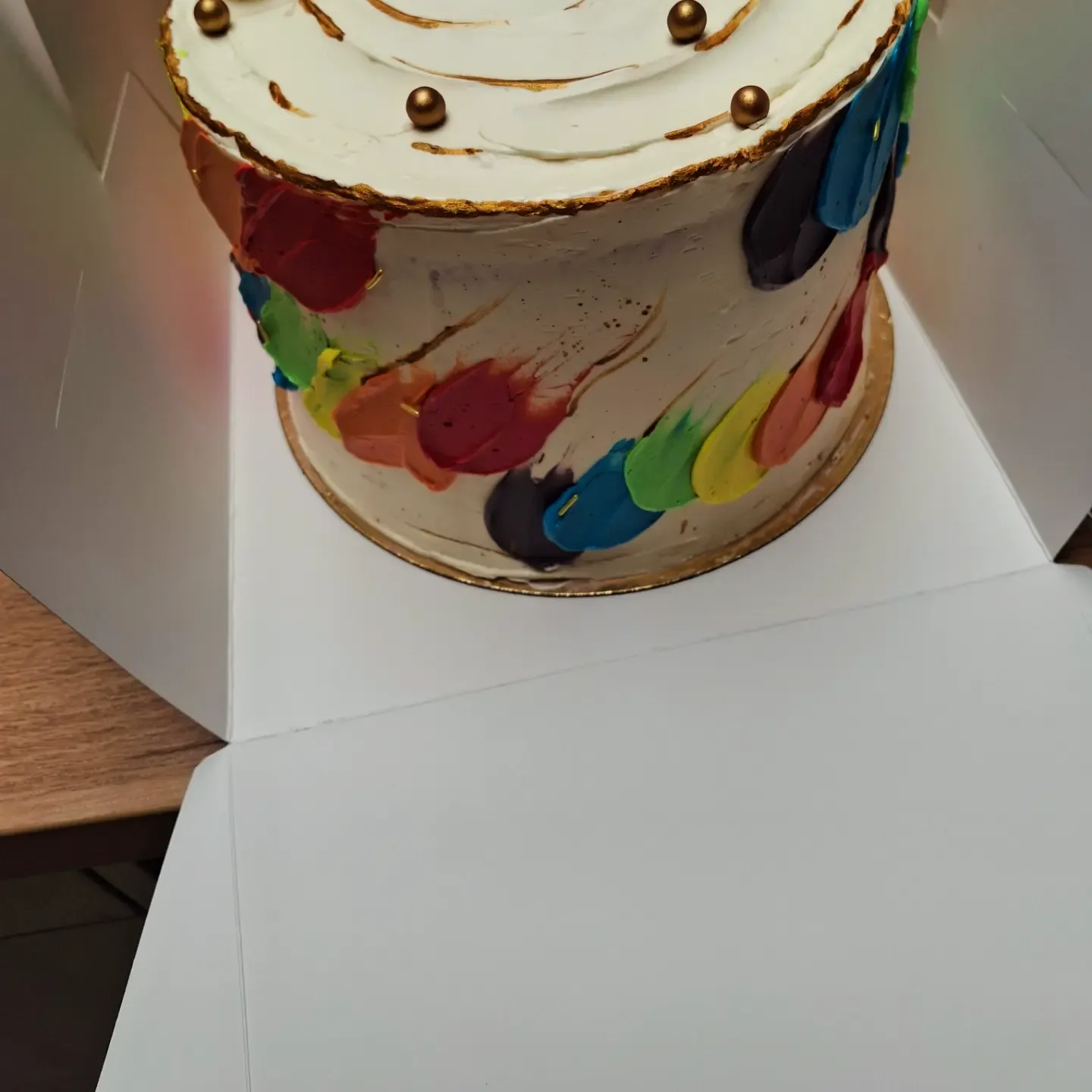 Rainbow cake ganache oreo  et crème au beurre vanille