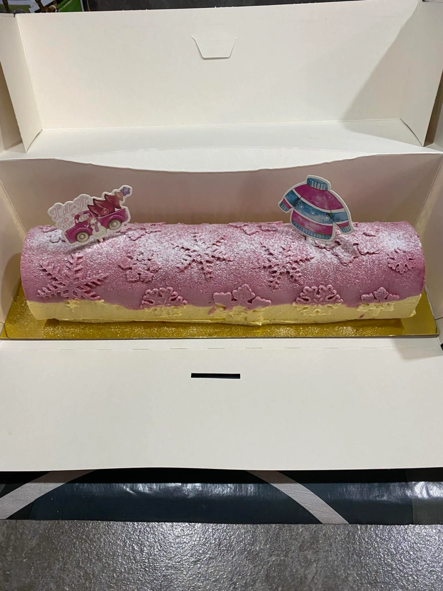 Bûche fruits rouges et exotiques