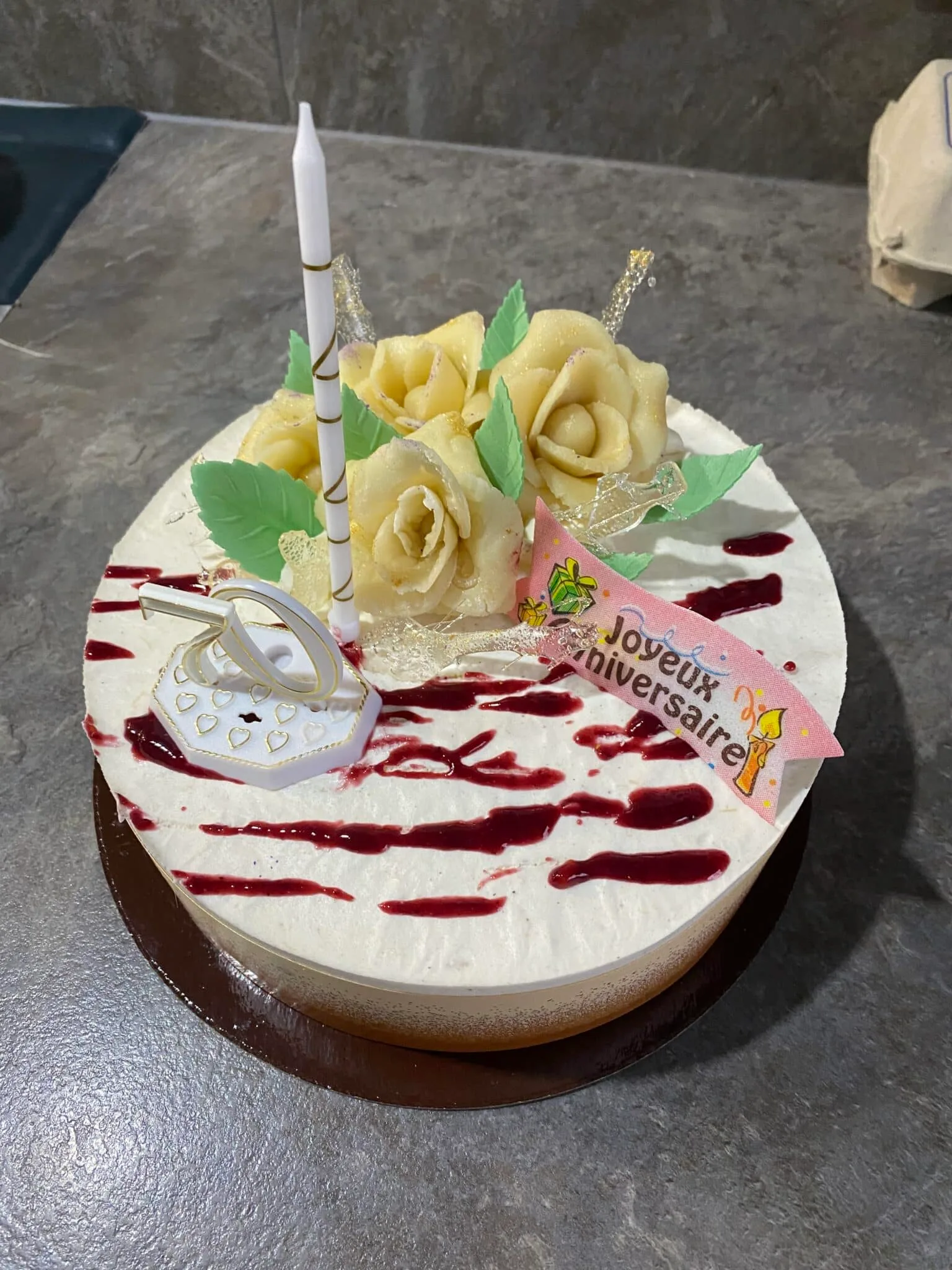 Entremet poire et fruits rouges
