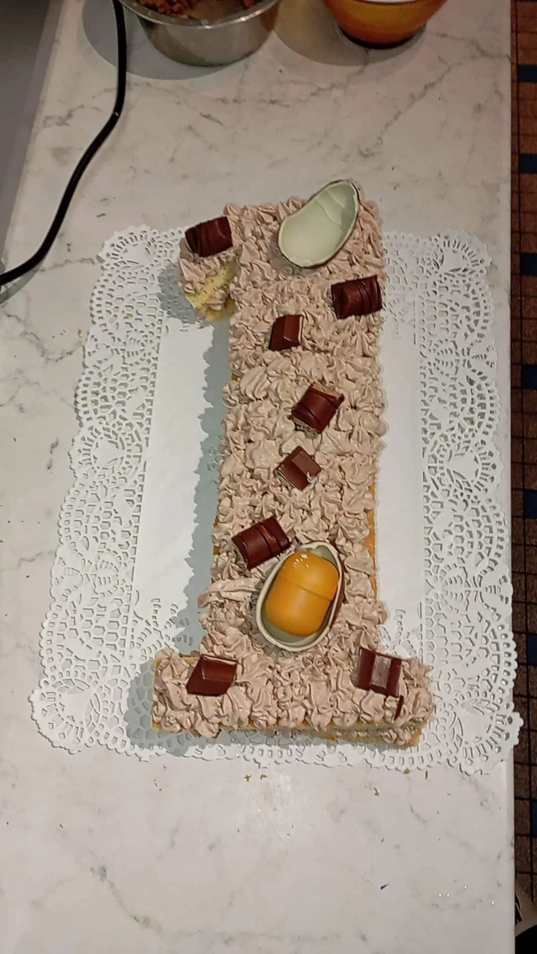 Number cake kinder et fruits rouges