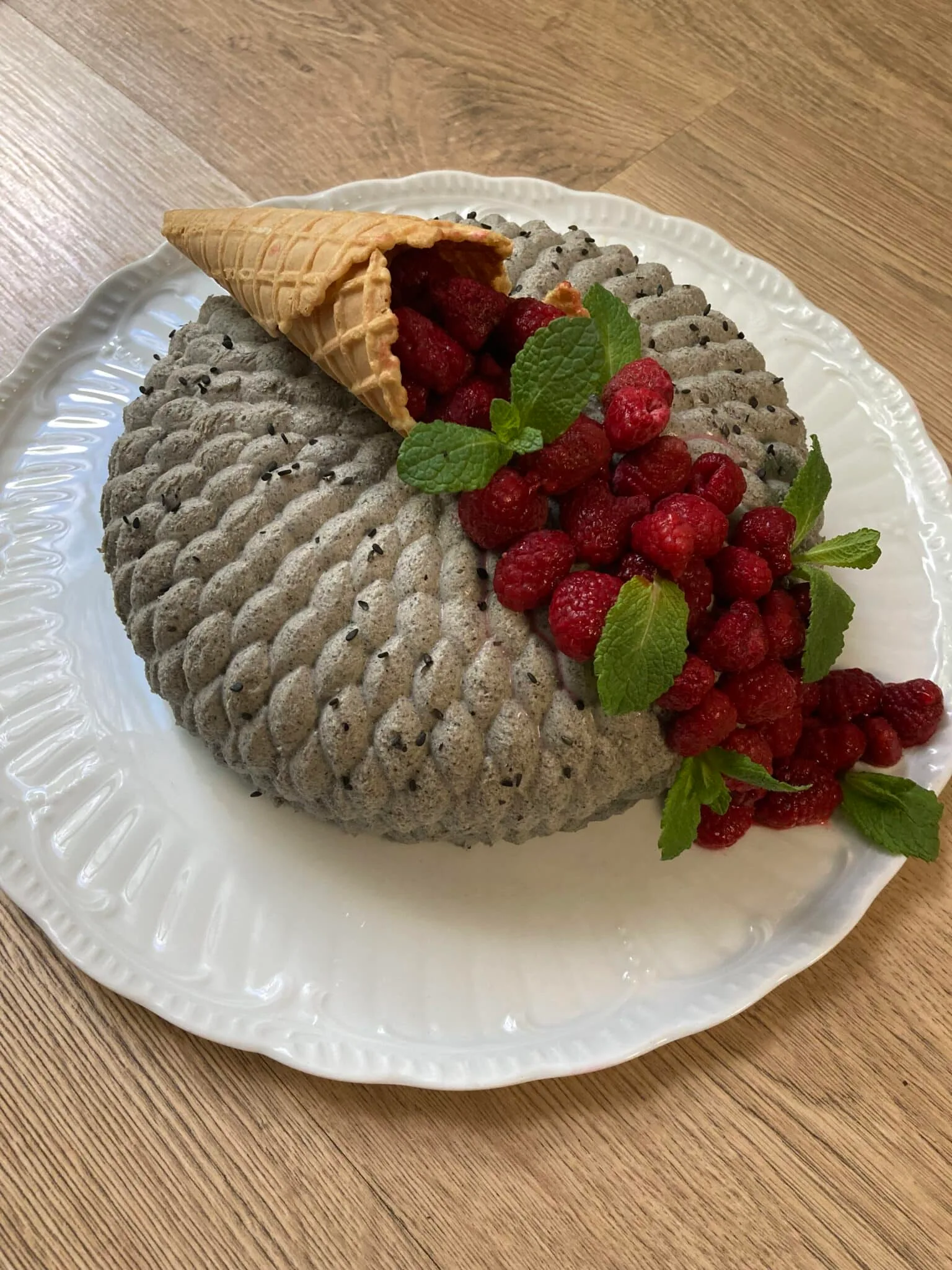 Entremet sésame noir