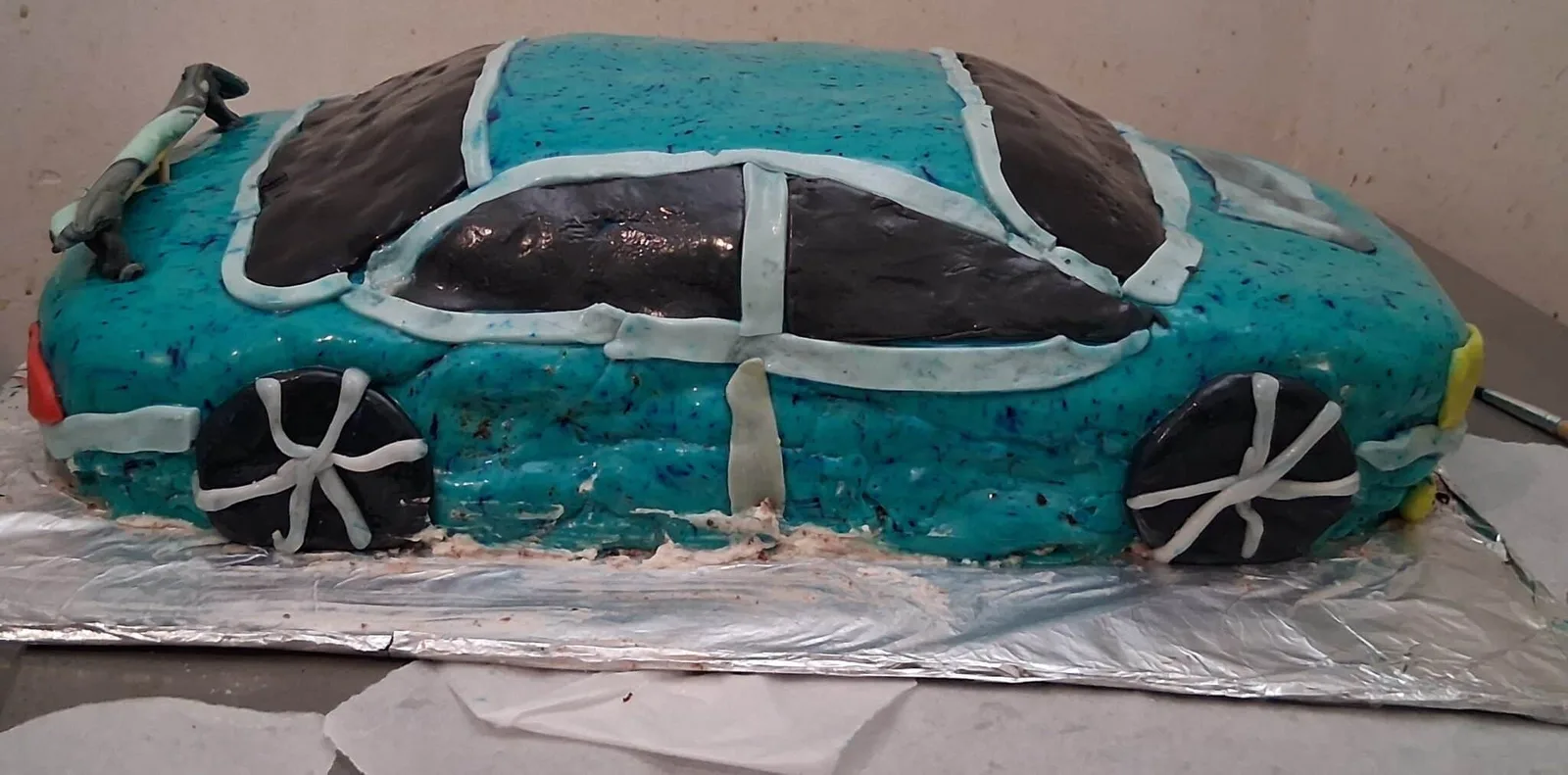 Voiture de course en gâteau