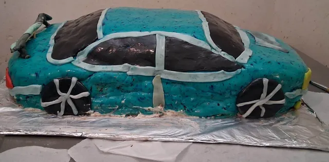 Voiture de course en gâteau