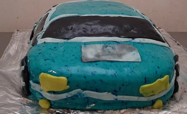 Voiture de course en gâteau