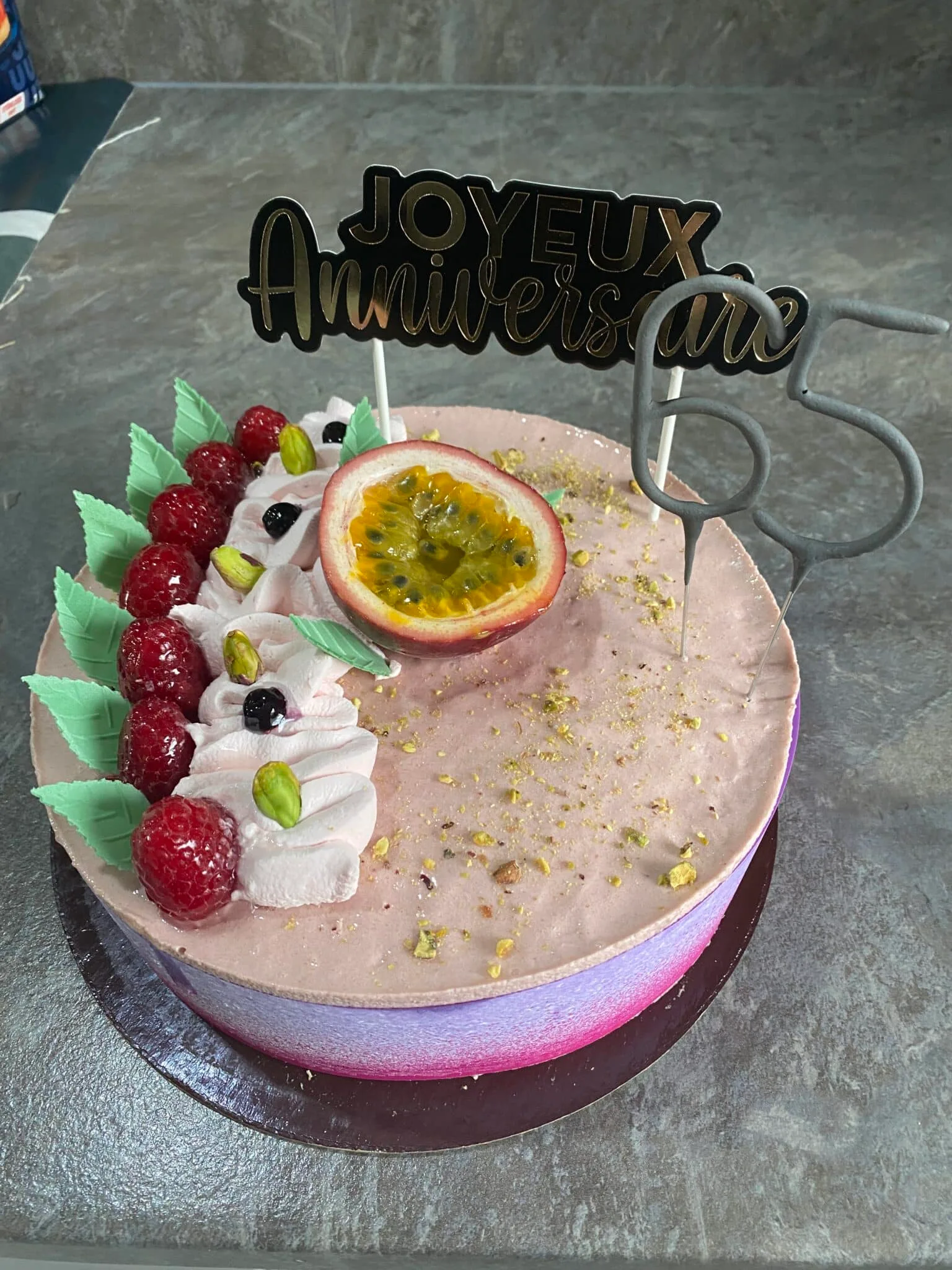 Entremet fruits exotiques et framboises