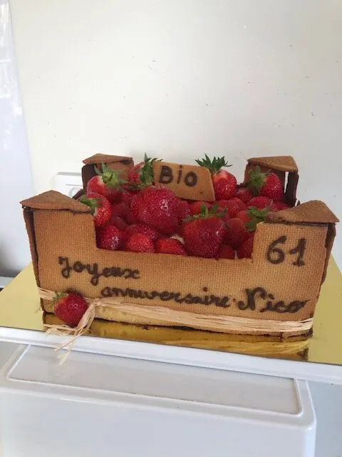 gâteau cagette  "façon fraisier"