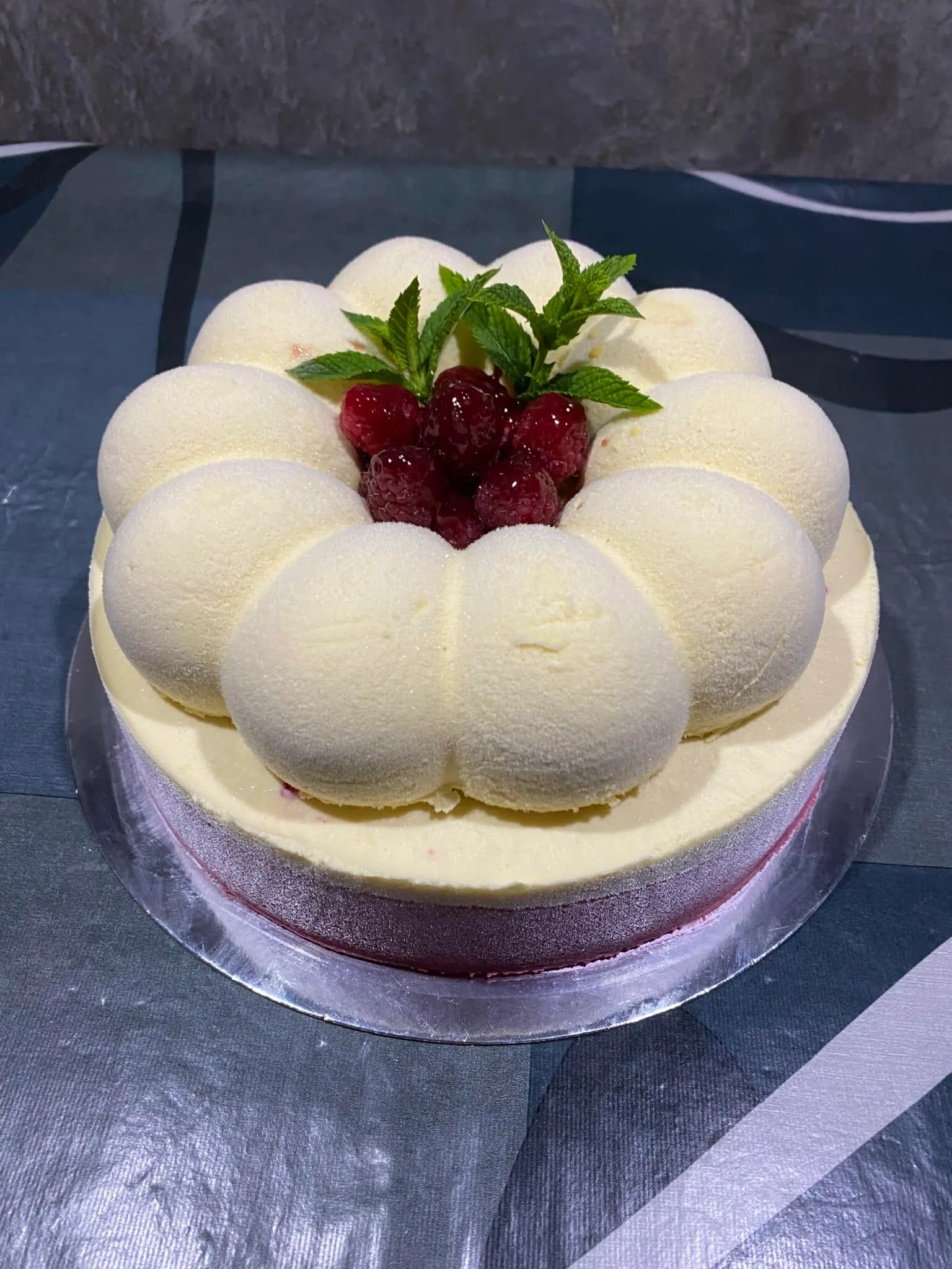 Entremet framboise et fruits exotiques