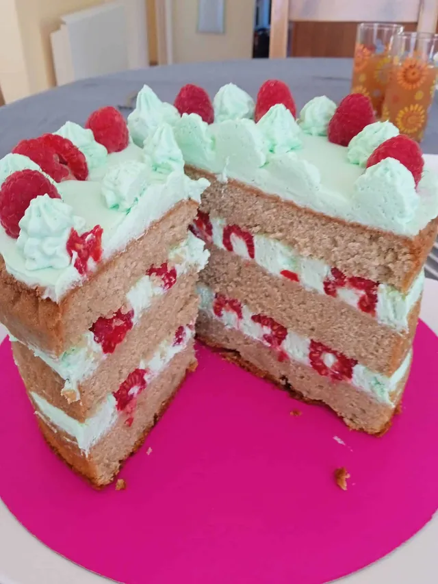 Mon premier layer cake pistache framboise