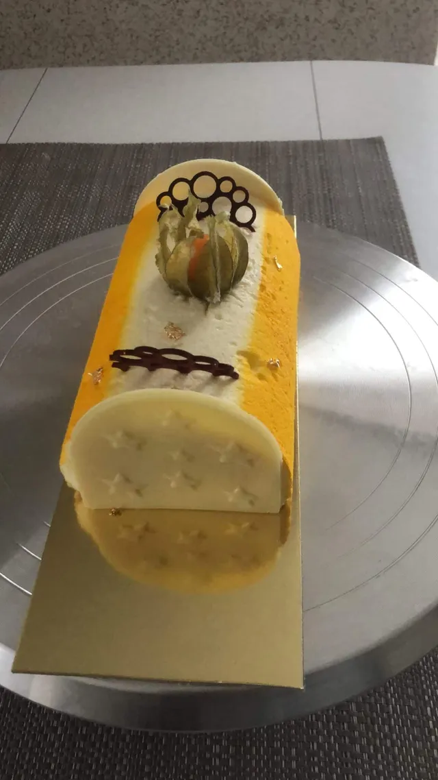 Bûche citron insert fraises