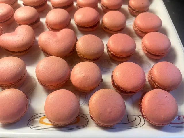 Macarons chocolat et framboises