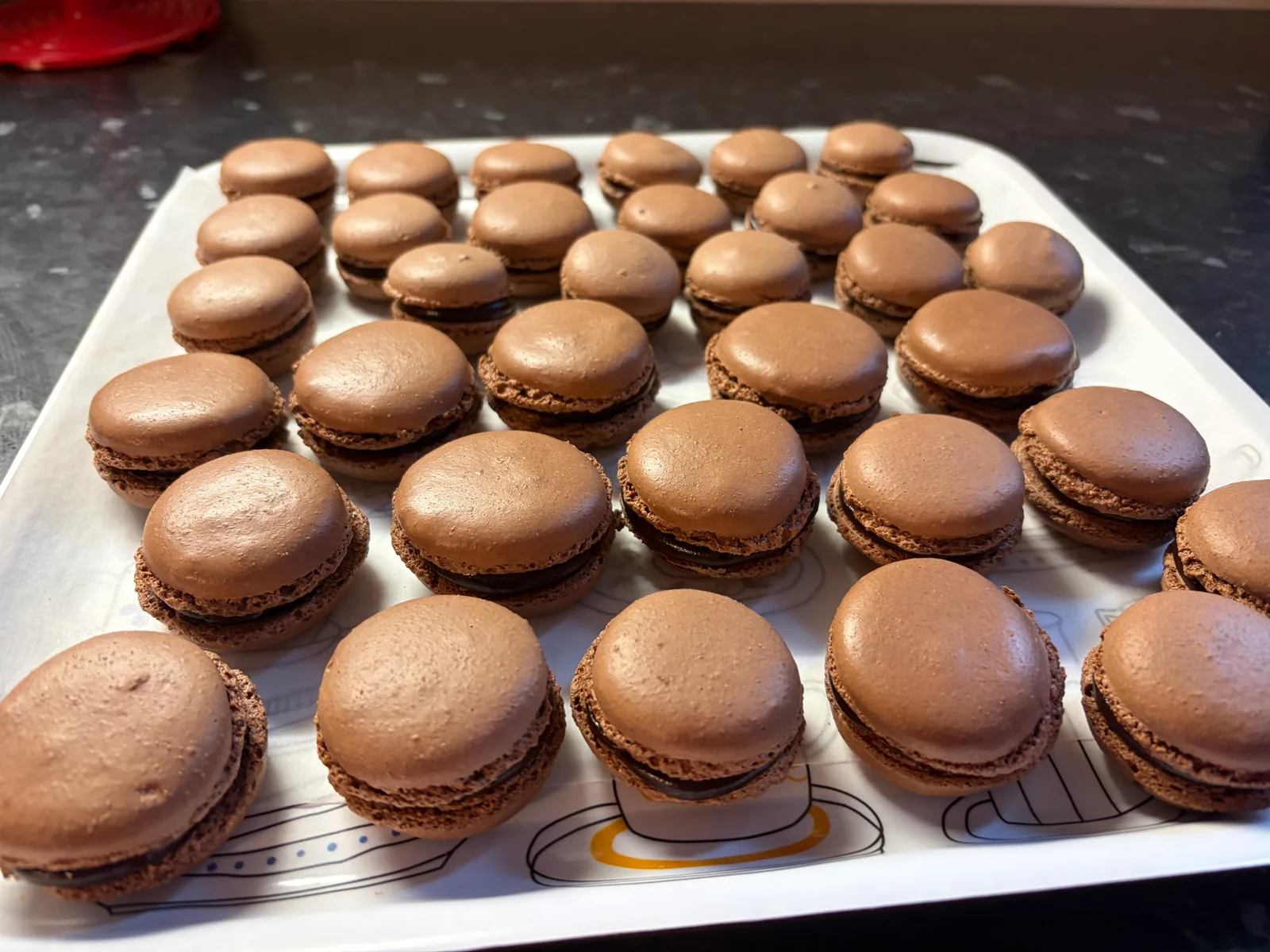 Macarons chocolat et framboises