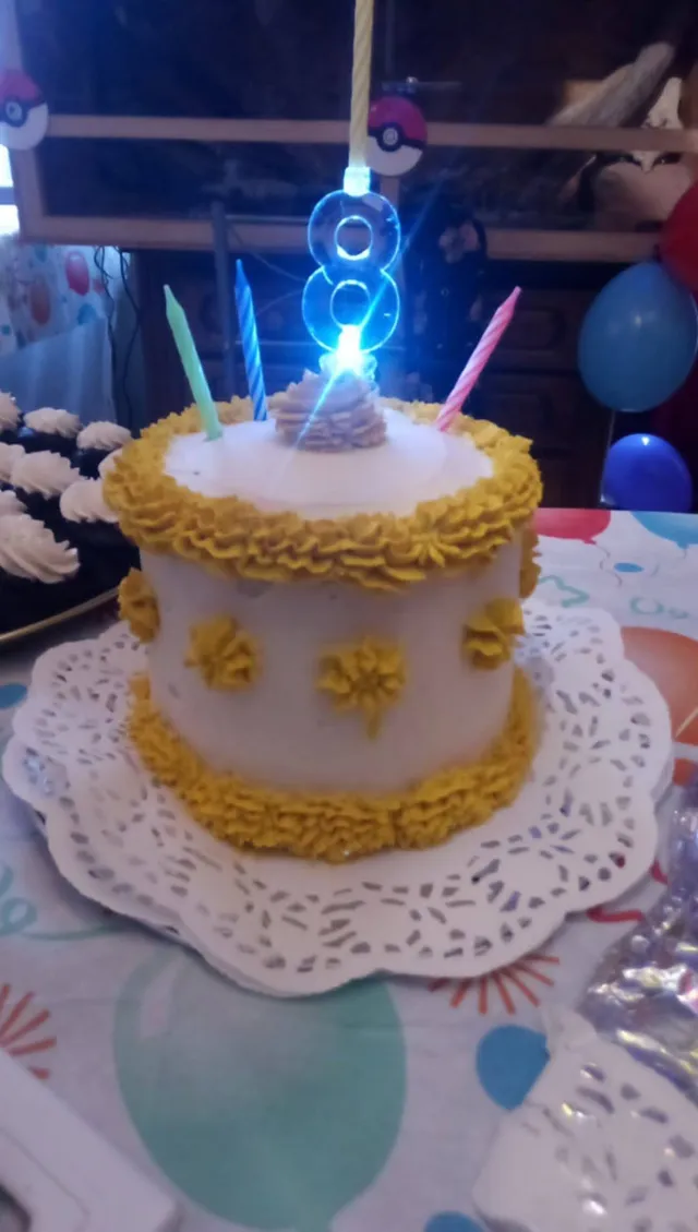 layer cake/cupcakes 8ans de mon fils
