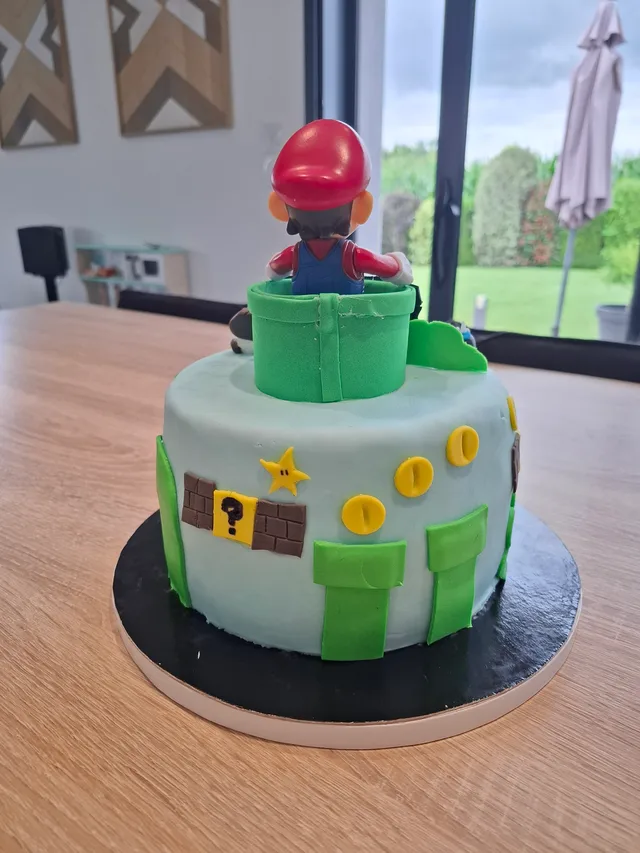 Layer cake Mario